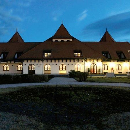 Hortobagy Club Hotel Exterior foto