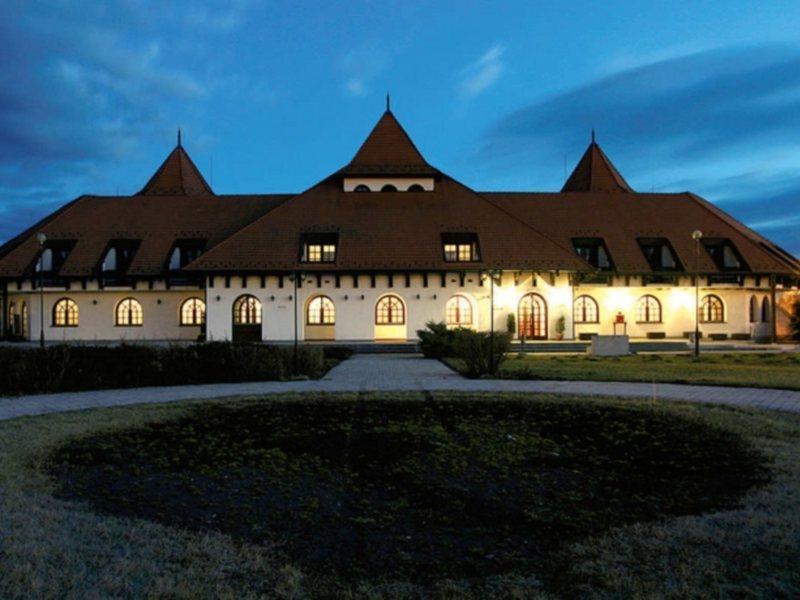 Hortobagy Club Hotel Exterior foto